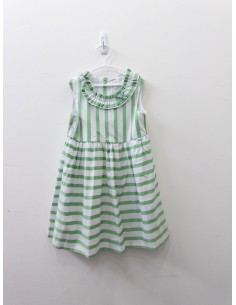 vestido blanco con rayas verdes