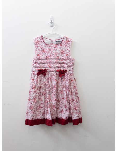 vestido blanco con flores dibujadas rojas