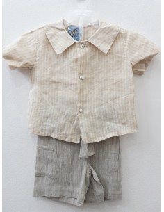 set short celeste y camiseta beige con lineas blancas