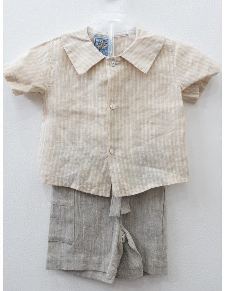 set short celeste y camiseta beige con lineas blancas