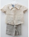 set short celeste y camiseta beige con lineas blancas