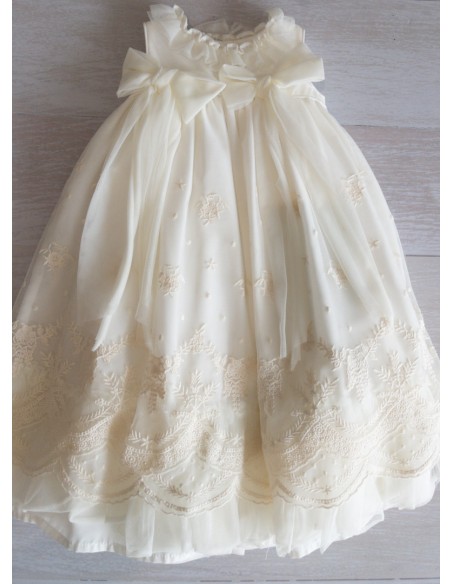 vestido beige con con tul y bordado