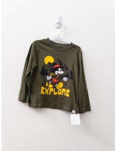 camiseta verde y mickey