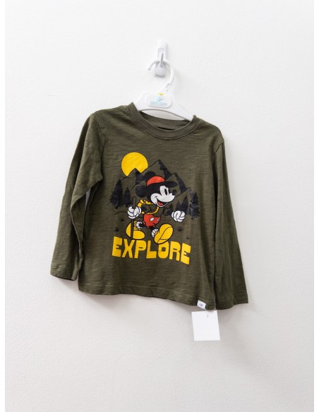 camiseta verde y mickey