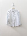 camisa blanca con detalles azules