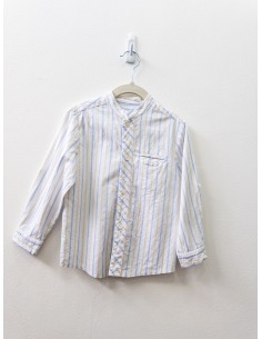 camisa blanca con lineas celestes y beige