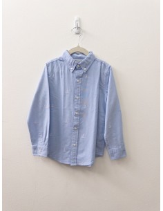 camisa celeste con anclas blancas