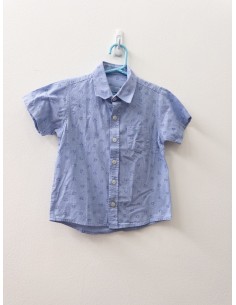 camisa celeste con cangrejos