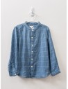 camisa celeste con rayas blancas
