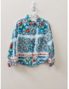 camisa de flores azules y rojas
