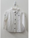 camisa blanca botones y logo azul
