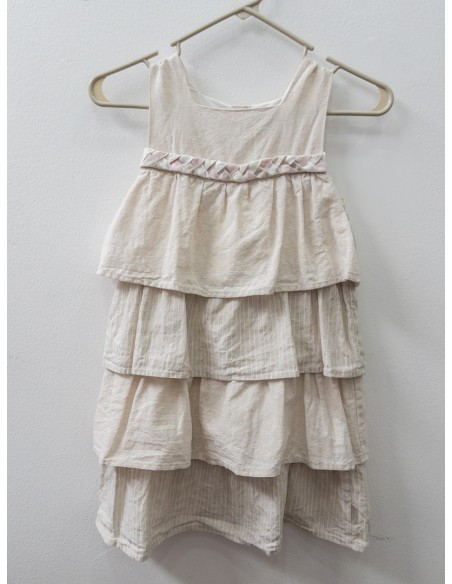 vestido beige de capas