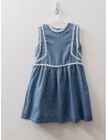 vestido celeste con detalles bordados blancos