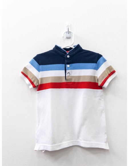 camiseta tipo polo con rayas roja, beige, azul, celeste