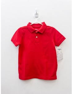 camisa polo roja, con etiqueta