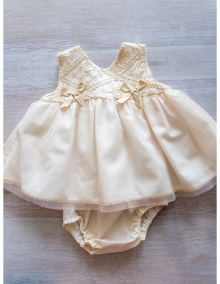 vestido con tul blanco