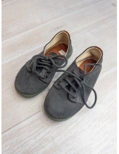 zapatos gamuza grises