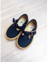 zapatos azules con pajita