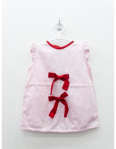 vestido rosado con filos rojos