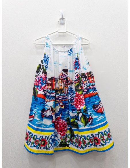 vestido blanco con paisaje en colores azules fucsias y amarillo