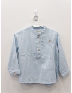 camisa celeste con bordado cafe