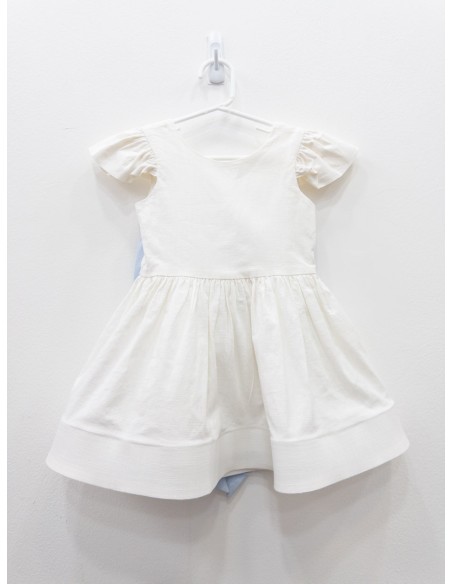 vestido blanco con lazo celeste
