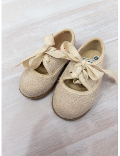 zapatos beige con lazo