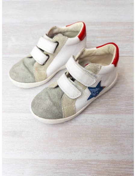 sneakers con gamuza y estrella