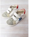 sneakers con gamuza y estrella