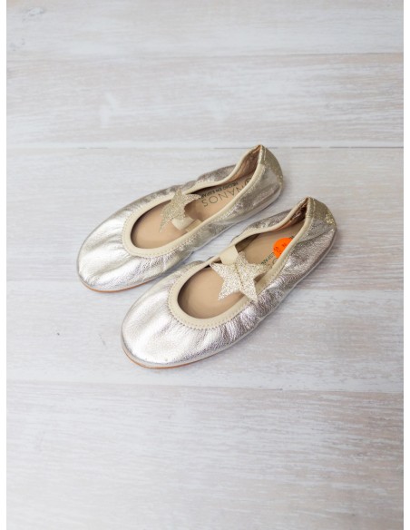 zapatos plateados con estrella