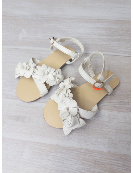 sandalias blancas