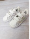 zapatos blancos con rayas tornasol