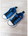 sneakers negros con azul