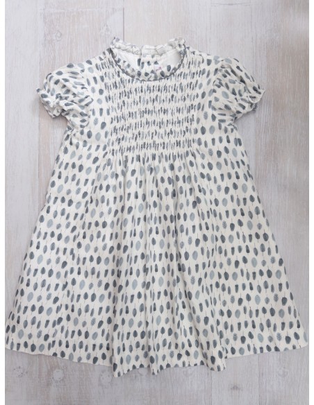 vestido blanco con hojas grisaseas