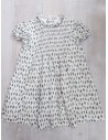 vestido blanco con hojas grisaseas