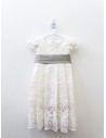 vestido blanco con cinta gris