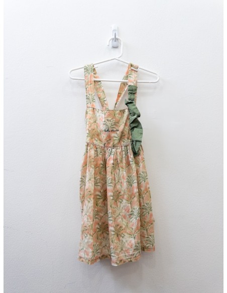 vestido rosado con palmeras verdes