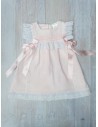 vestido rosado con detalles blancos y lazos