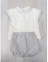 set short rayas grises y camisa blanca