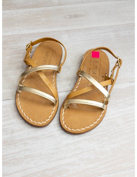 sandalias beige con dorado