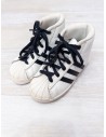 zapatos blancos con negro