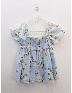 blusa celeste con flores amarillas