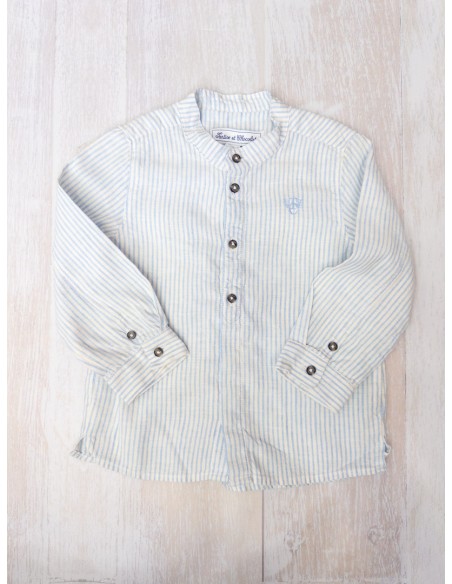 camisa blanca con lineas celestes