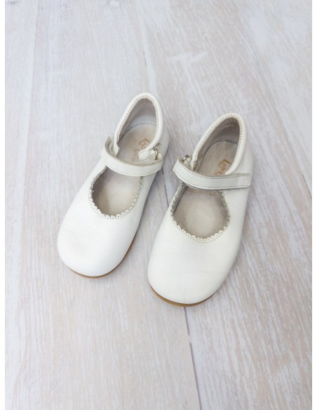 zapatos blancos