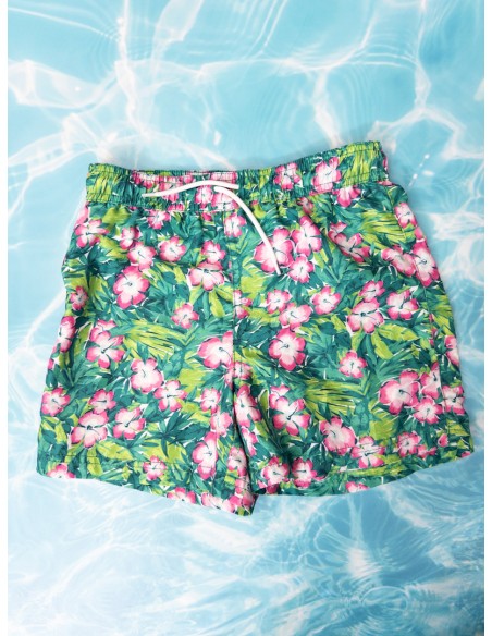 pantalon de bano verde con flores rosadas