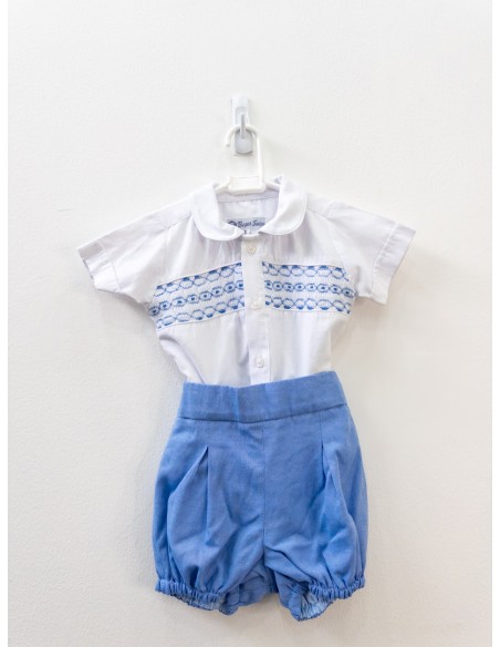 set camisa blanca con detalles celestes y short celeste