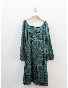 vestido verde con detalles beige y celestes