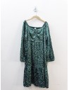 vestido verde con detalles beige y celestes
