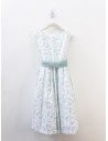 vestido blanco con detalles turquesas, cinturon