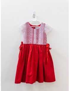 vestido rojo con detalles blancos